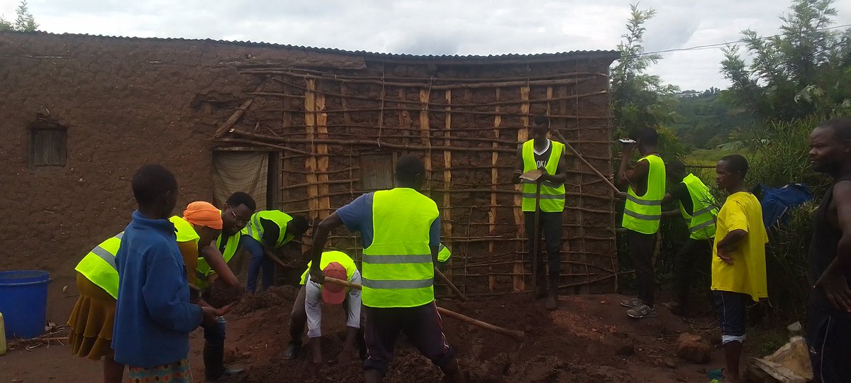 NYC_Muyira's tweet photo. UMUGANDA WIHARIYE W'URUBYIRUKO
None, kuwa 15 Mata 2026,urubyiruko rwo mu Murenge wa Muyira rwafashije,uwarokotse Jenoside yakorewe Abatutsi 1994, “Nishimye cyane kubona urubyiruko,runtekerezaho rukasanira, inzu n'ubwiherero...” MUKANTWARI Victoire  #ImiyoborereMyiza #Kwibuka32 https://t.co/Sa3CXhiPwS