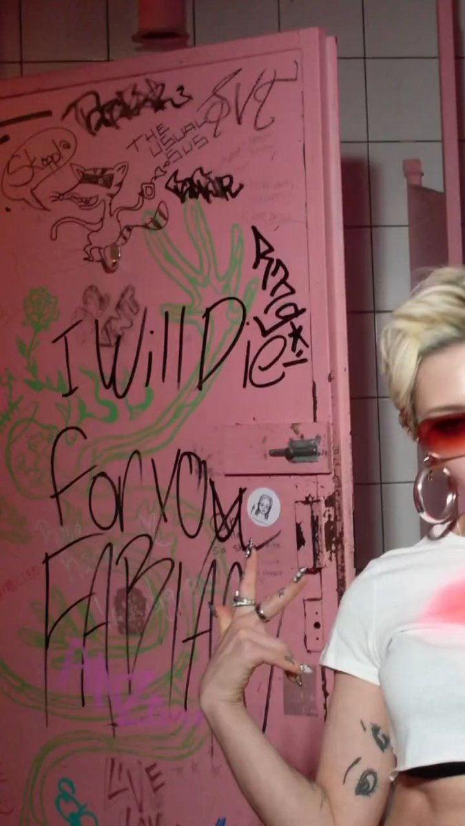 GlowingCheeks_'s tweet image. 4/24 #4EVR 💕🪩🍬🥂