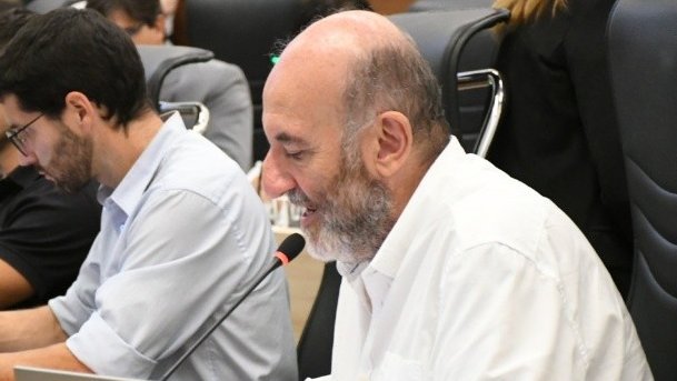 radio2rosario's tweet image. #Radiópolis | 🚗 #Móvil #TotoBorderi @maccafab -
⚕️Programa Remediar: preocupación en el Concejo por el impacto en los centros de salud de Rosario
🗣️Habló al respecto el edil @Leo_Caruana. 
"Es un retroceso en la salud pública", dijo.
radiocut.fm/audiocut/radio…