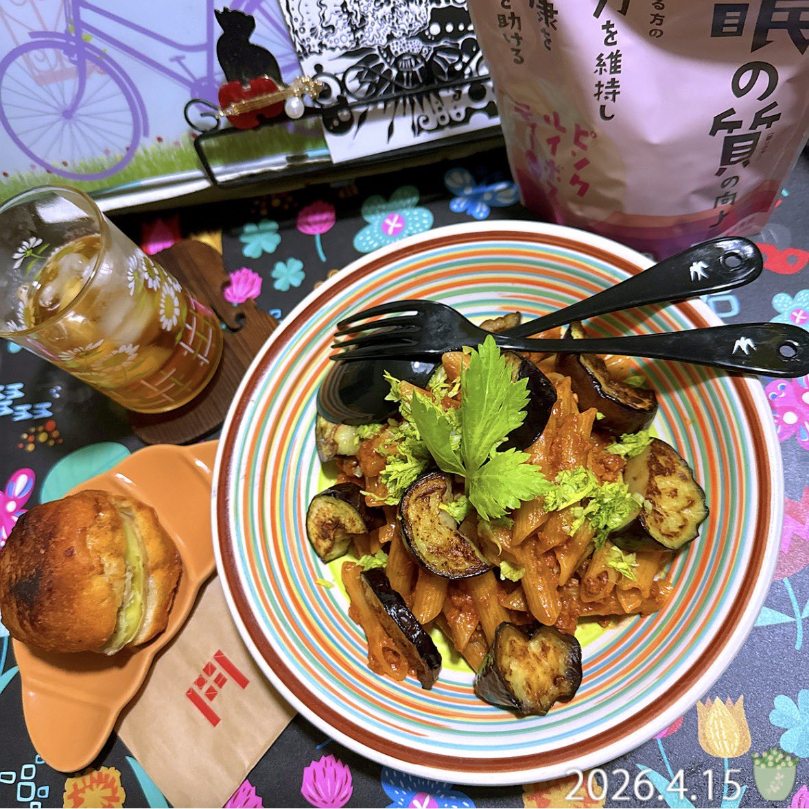 kyoyasaga's tweet photo. #かけるクラシック も定番がテーマだけど #ベストオブクラシック も今週ド定番❓
#晩ごはん は #スギモト プレーンハンバーグdeセロリと茄子のペンネアラビアータ🍝 #CALVA 門前 甘絡醤油に新じゃがをサンド🥔ルイボスティー🫖
今から着席して食べながら鑑賞~🎶 https://t.co/tLvs1mie4v