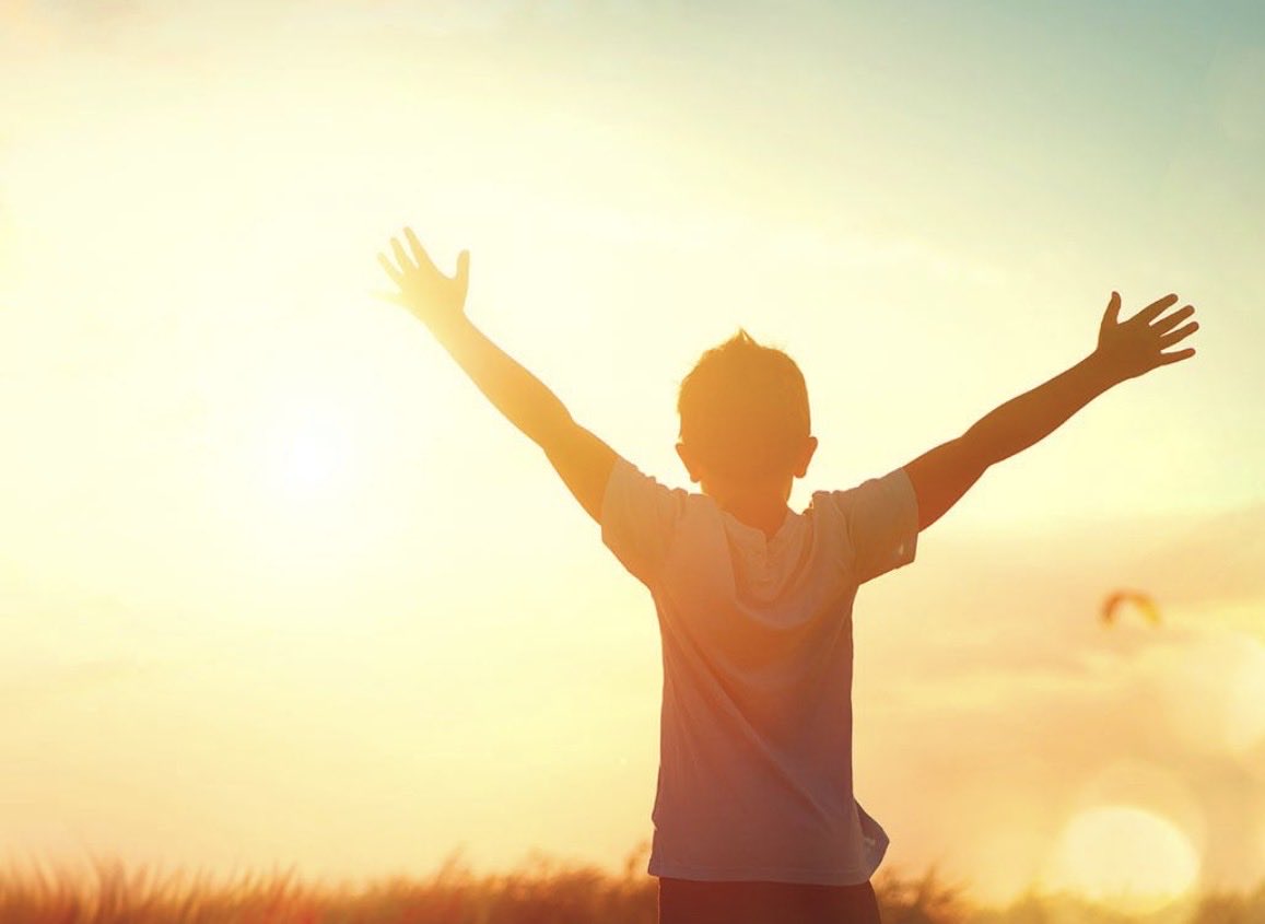 drdenwalker's tweet image. Just 20 minutes of sunshine per day helps regulate your body clock. It boosts mood, improves sleep, and supports vitamin D production.
#vitaminD #health #sunlight 
Denwalker.com