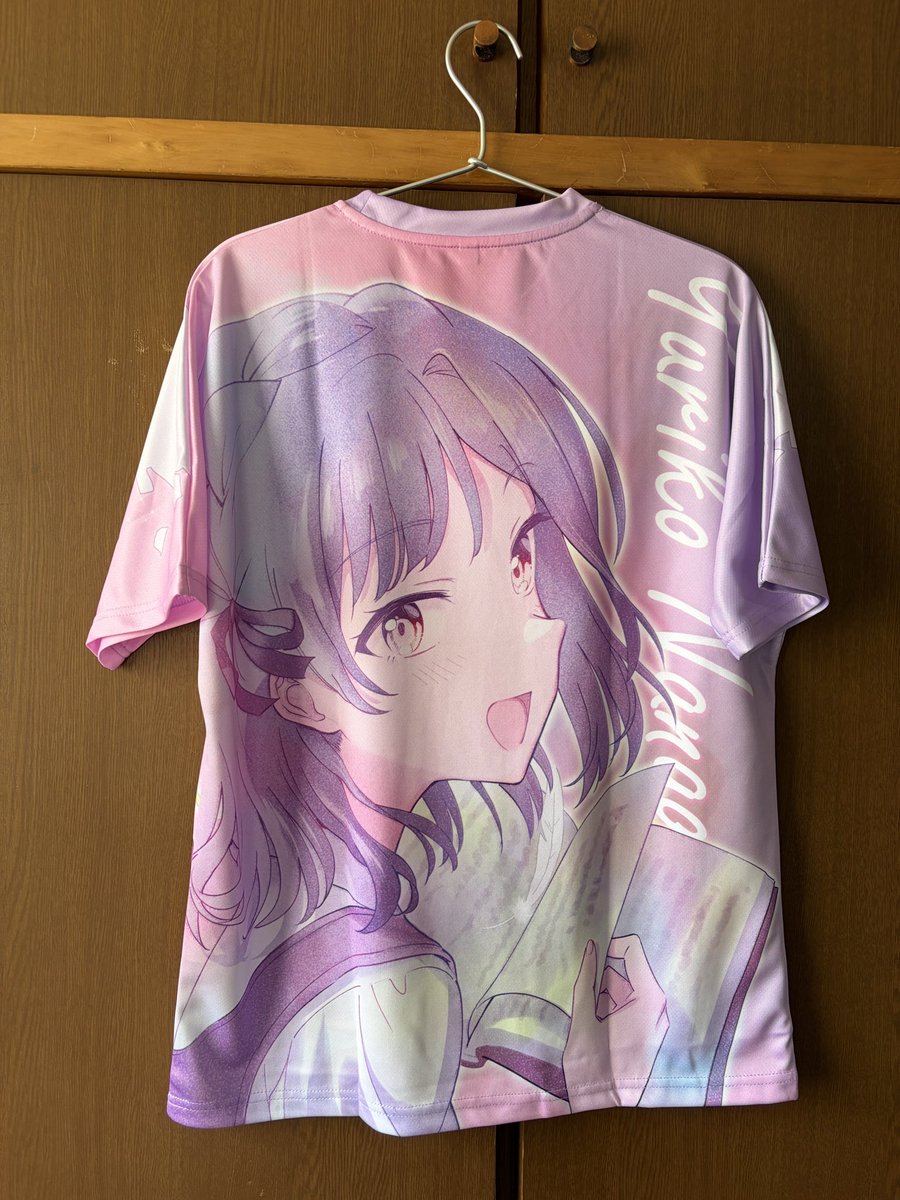 現物いただきました〜〜〜かっこいい!
ありがとうございます😊
最近の布印刷はえげつないクオリティやで……。 