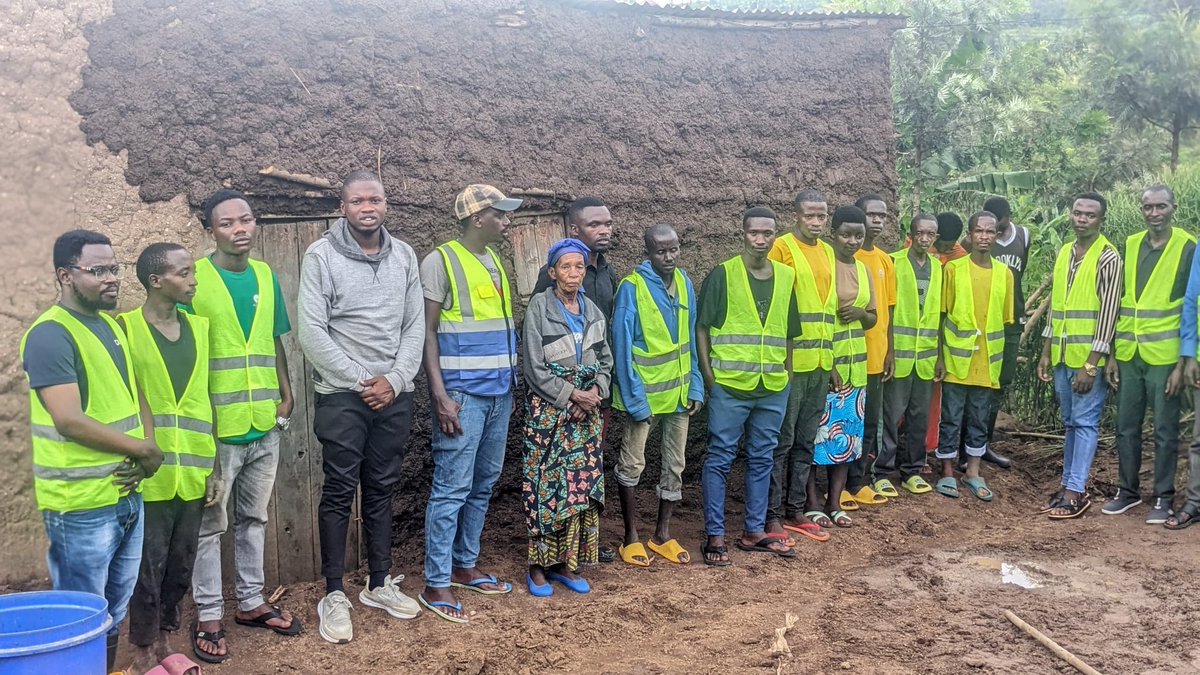 NYC_Muyira's tweet photo. UMUGANDA WIHARIYE W'URUBYIRUKO
None, kuwa 15 Mata 2026,urubyiruko rwo mu Murenge wa Muyira rwafashije,uwarokotse Jenoside yakorewe Abatutsi 1994, “Nishimye cyane kubona urubyiruko,runtekerezaho rukasanira, inzu n'ubwiherero...” MUKANTWARI Victoire  #ImiyoborereMyiza #Kwibuka32 https://t.co/Sa3CXhiPwS