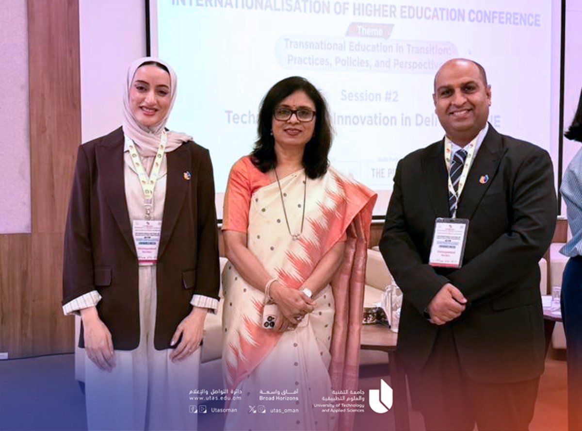 utas_oman's tweet photo. #يوتاس |

شاركت جامعة التقنية والعلوم التطبيقية في أعمال المؤتمر الدولي السنوي حول تدويل التعليم العالي، الذي استضافته جامعة سيمبيوسيس الدولية بمدينة بوني في جمهورية الهند، بالتعاون مع رابطة الجامعات الهندية، ومث��ل الجامعة في المؤتمر كلٌّ من علي البلوشي، رئيس قسم علوم المستقبل بدائرة البرامج الأكاديمية، ورقية المحروقية، رئيسة قسم التعاون الدولي من دائرة الشراكة والتعاون الدولي.

وشهد المؤتمر حضورًا واسعًا لقيادات أكاديمية وخبراء دوليين في مجال التعليم العالي، حيث ناقش المشاركون أبرز التوجهات العالمية في تدويل التعليم، بما في ذلك التعليم العابر للحدود، وبناء الشراكات الأكاديمية، وتعزيز التعاون الدولي بين المؤسسات التعليمية.

وأسهمت مشاركة الجامعة في الاطلاع على التجارب الدولية الرائدة، وتبادل الخبرات مع عدد من الجامعات والمؤسسات العالمية، إلى جانب المشاركة في جلسات حوارية وورش عمل متخصصة تناولت السياسات والممارسات الحديثة في تدويل التعليم العالي.

وعلى هامش المؤتمر، بحث وفد الجامعة سبل تفعيل مذكرة التفاهم الموقعة مع جامعة سيمبيوسيس الدولية، من خلال وضع خطة تنفيذية لتفعيل مجالات التعاون المشترك، بما يحقق الأهداف الاستراتيجية للطرفين خلال المرحلة المقبلة.

وتأتي هذه المشاركة في إطار جهود الجامعة لتعزيز حضورها الدولي، وتوسيع شبكة شراكاتها الاستراتيجية، بما يدعم تطوير منظومتها التعليمية والبحثية، ويرتقي بجودة مخرجاتها الأكاديمية، مؤكدة التزامها بمواصلة تعزيز التعاون مع شركائها الدوليين، والانفتاح على المبادرات النوعية التي تدعم جودة التعليم والابتكار، وتسهم في تحقيق التميز المؤسسي على المستويين الإقليمي والدولي.

#آفاق_واسعة