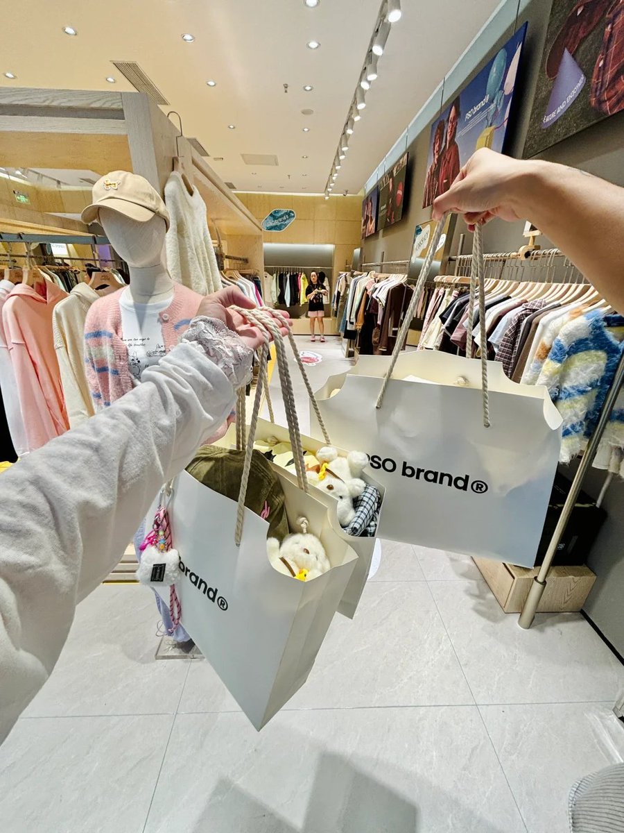 Queen462dsf's tweet photo. Today may shopping day😎😎 https://t.co/pxuLHpa2NE