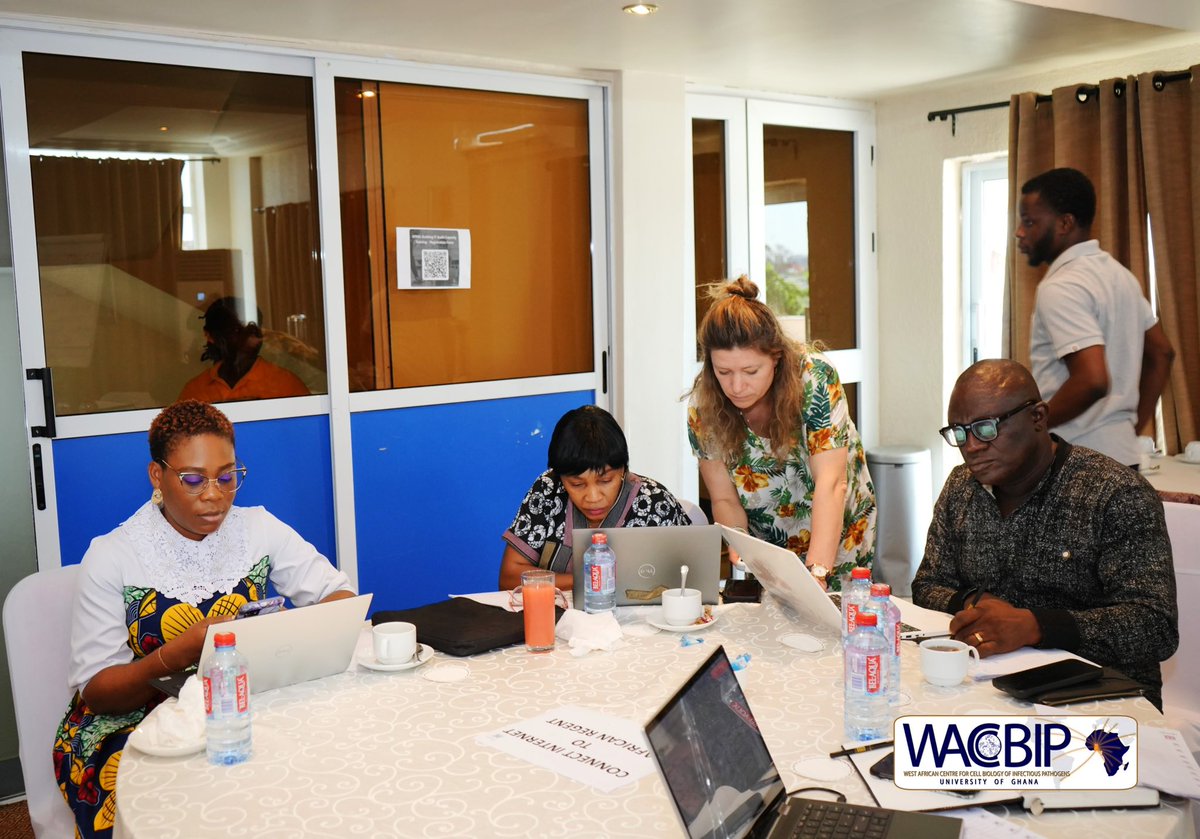 WACCBIP_UG's tweet image. Day 2 of the GDRS Stakeholder Engagement begins with hands-on sessions on the Reveal platform, led by Christina Riley. 

Participants are actively exploring the tool, working through real-time tasks and asking questions as they navigate challenges.
#GDRS #DigitalHealth