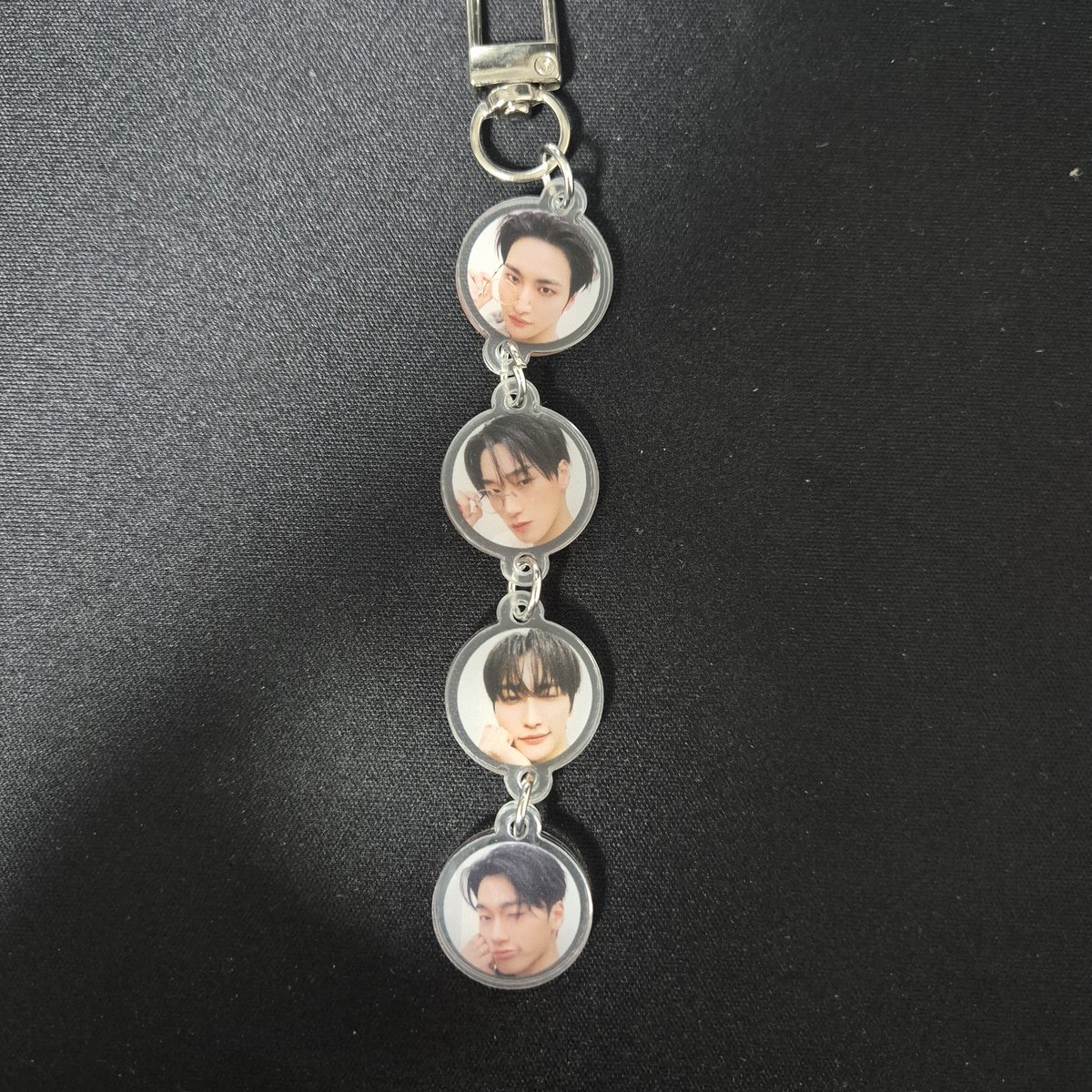 냉티즈 키링 교환구함

저 : 산성화
티니님 : 윤호민기

Dm 주세요. 멘션안봄
송민기 집 찾아오라고 ..