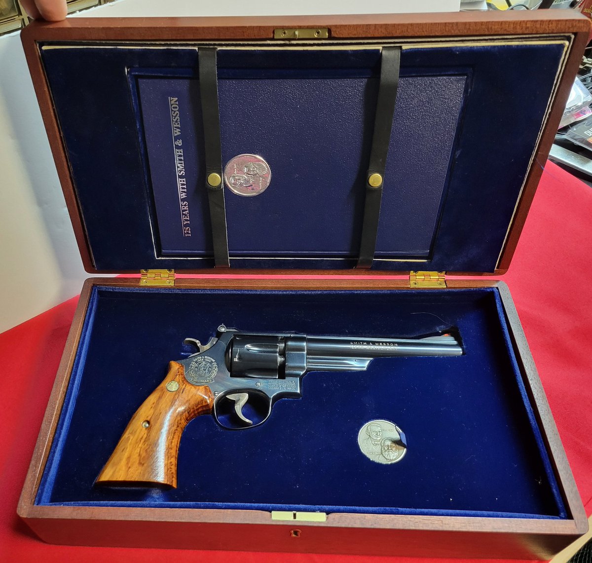 MaineGunBuyer's tweet image. Smith &amp;amp; Wesson 25-3 45lc 125th anniversary revolver on Gun Broker now #GunBroker #smithandwesson #revolver #maine #gunauction #bangormaine #45lc