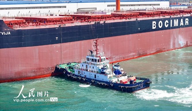 Huanqiu_com's tweet image. A 210,000-tonne-class green-fuel vessel has just sailed from Qingdao, Shandong, for sea trials. Built by China State Shipbuilding Corporation’s Qingdao Beihai, the company is building 25 ships and holds orders for 90+ more—over 90% green-fuel. #GreenShipping #MadeInChina
