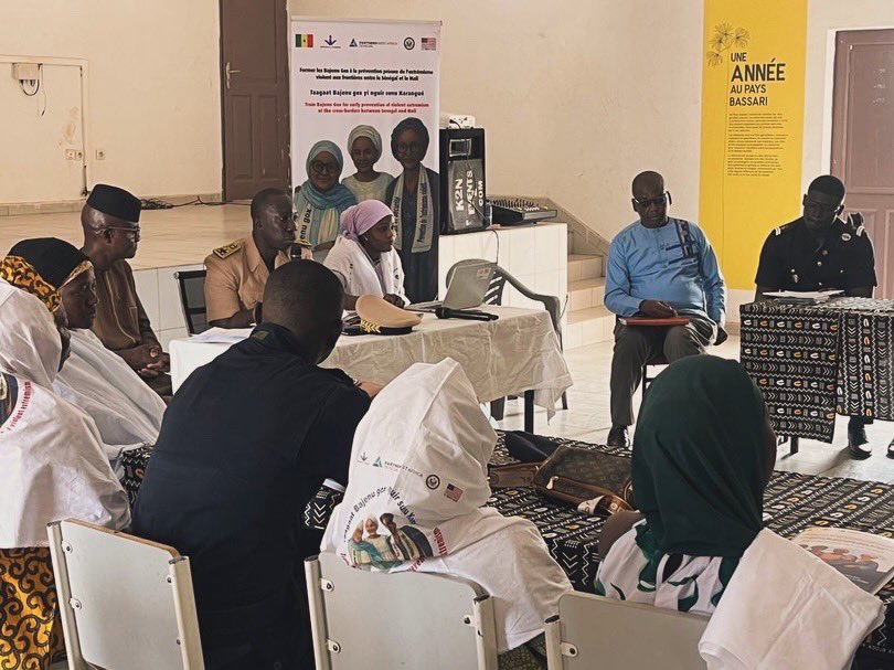 PWA_Senegal's tweet image. cérémonie d’ouverture à #Kédougou des sessions de dialogues multipartites pour la prévention de l’extrémisme violent.

Placée sous la présidence du Préfet de Kédougou, cette rencontre a réuni la Gendarmerie, la Police  ainsi que des leaders  venus de Kédougou, Saraya et Salémata.