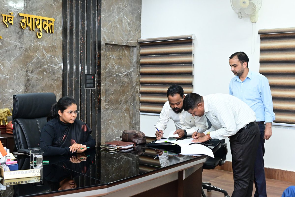 चतरा जिला प्रशासन द्वारा सीसीएल एवं एनटीपीसी के साथ एमओयू संपन्न।
ईटखोरी में 28 वीरहोर परिवारों के आवासों की मरम्मति एवं पहले चरण में 5 प्रखंडों में 25 आंगनबाड़ी केंद्रों को मॉडल केंद्र के रूप में विकसित किया जाएगा।

<a href="/JharkhandCMO/">Office of Chief Minister, Jharkhand</a> <a href="/prdjharkhand/">IPRD Jharkhand</a>