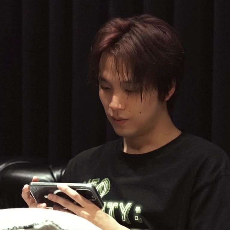 ต้องเบิ่งหนังคนเดียว กินข้าวคนเดียว
ไปตลาดคนเดียว นอนกอดเจ้าของให้ชิน..