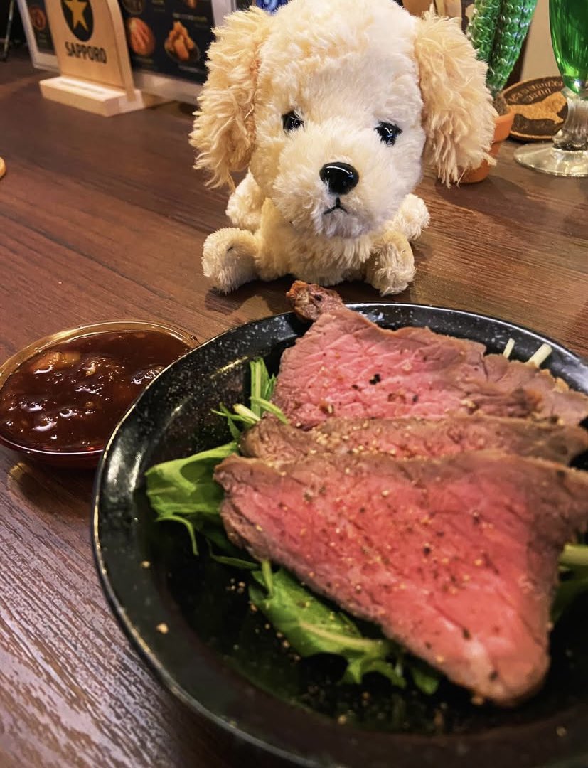 本日4/15（水）
ミカワンオペwith「T」 開催です

今日のおすすめはローストビーフです✨️
今晩も楽しい夜を過ごしましょう🤗✨

#けむりセカイ #飲み #飲み会