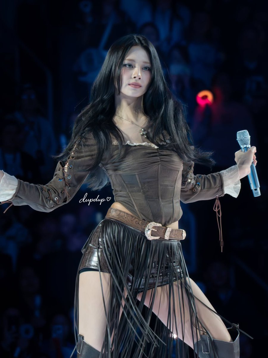 Tzuyu Chewy tweet media