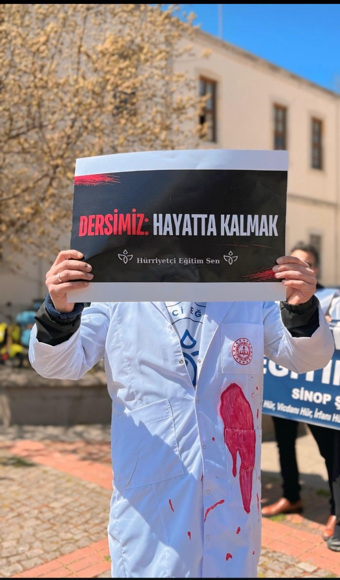 Leyla6106's tweet photo. ARTIK YETER!#GüvenliOkullarİstiyoruz https://t.co/tITcdCn8OT