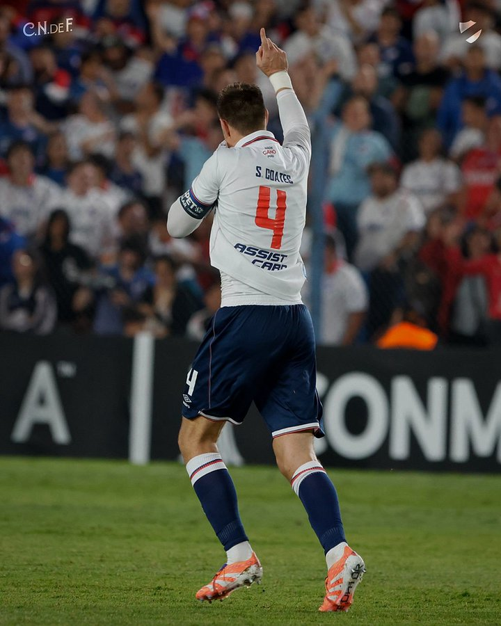 Buysan's tweet photo. 🗣 "Tomás Viera tiene unas condiciones bárbaras; juega al fútbol y en el fútbol se cometen errores. Yo cometí muchísimos errores. Lo mejor que va a aprender esa a salir adelante, nosotros estamos acá para apoyarlo. Cuando le toque jugar va a demostrar que está preparado para jugar en Nacional"

➡ Sebastián Coates en @elespectadoruy

📻 810 AM · 92.5 FM
▶️ https://t.co/NE05QcQt2i