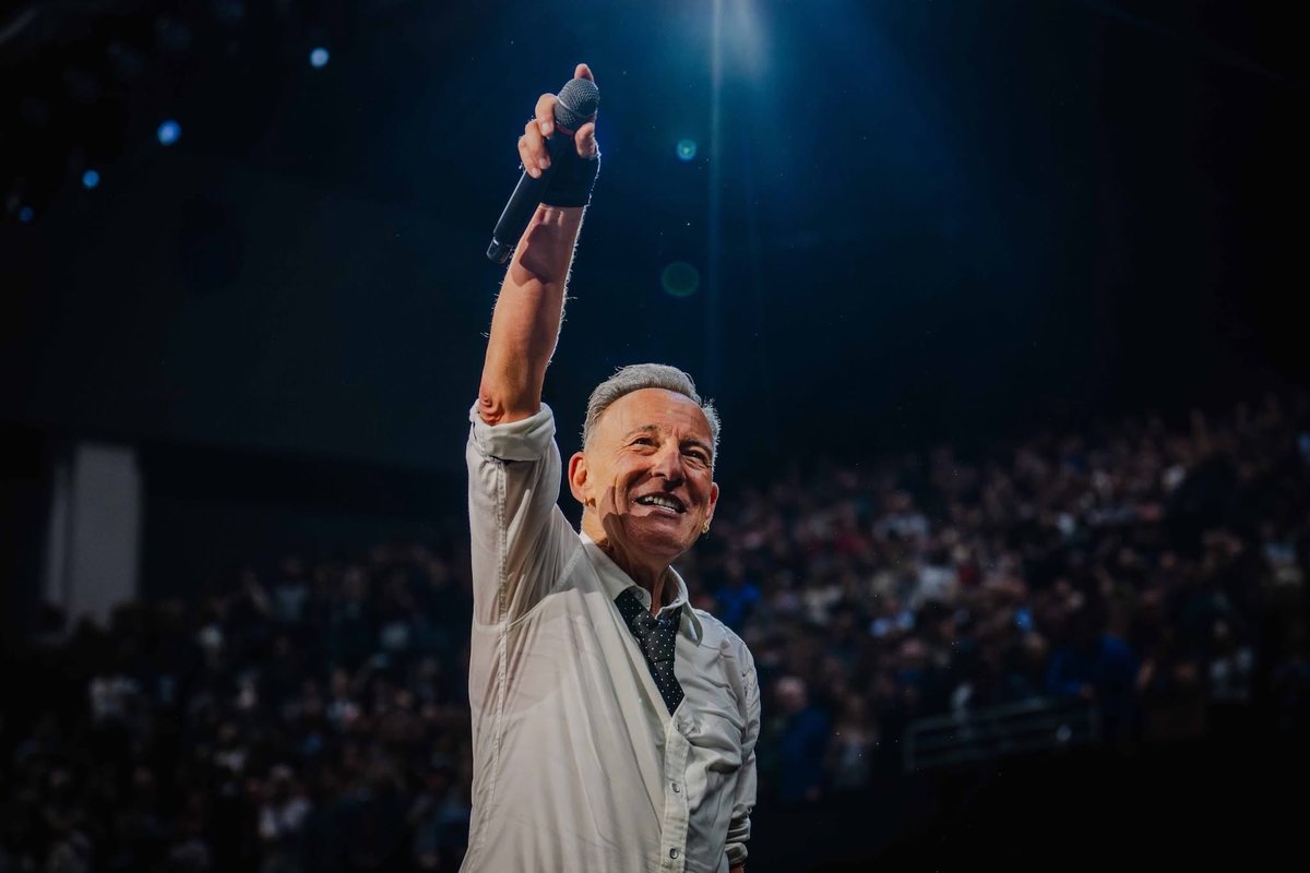 Emma48998116's tweet image. Fantastic photos from San Francisco 
📸 #RobDeMartin
#Springsteen
❤️❤️⭐️⭐️⭐️⭐️⭐️❤️❤️