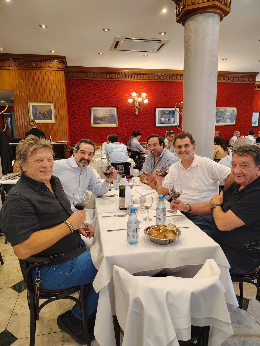 idvecinal's tweet photo. Nos reunimos en OSDEPYM con el Presidente Alfredo Gamietea y los Dres. Agustín Ciorciari, miembro del Directorio y Facundo Rodriguez, Gerente General y el concejal de #SanIsidro y ex candidato a Intendente del PJ, Federico Meca. Luego compartimos un almuerzo
#IdeaVecinal https://t.co/GSEEa46304