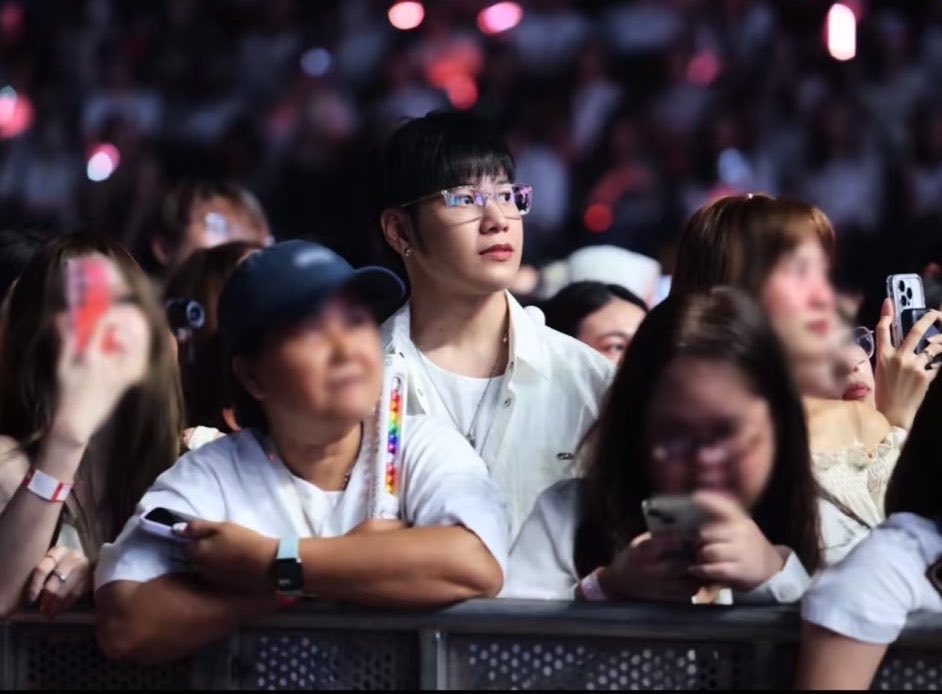 สายลมพัดพา tweet media