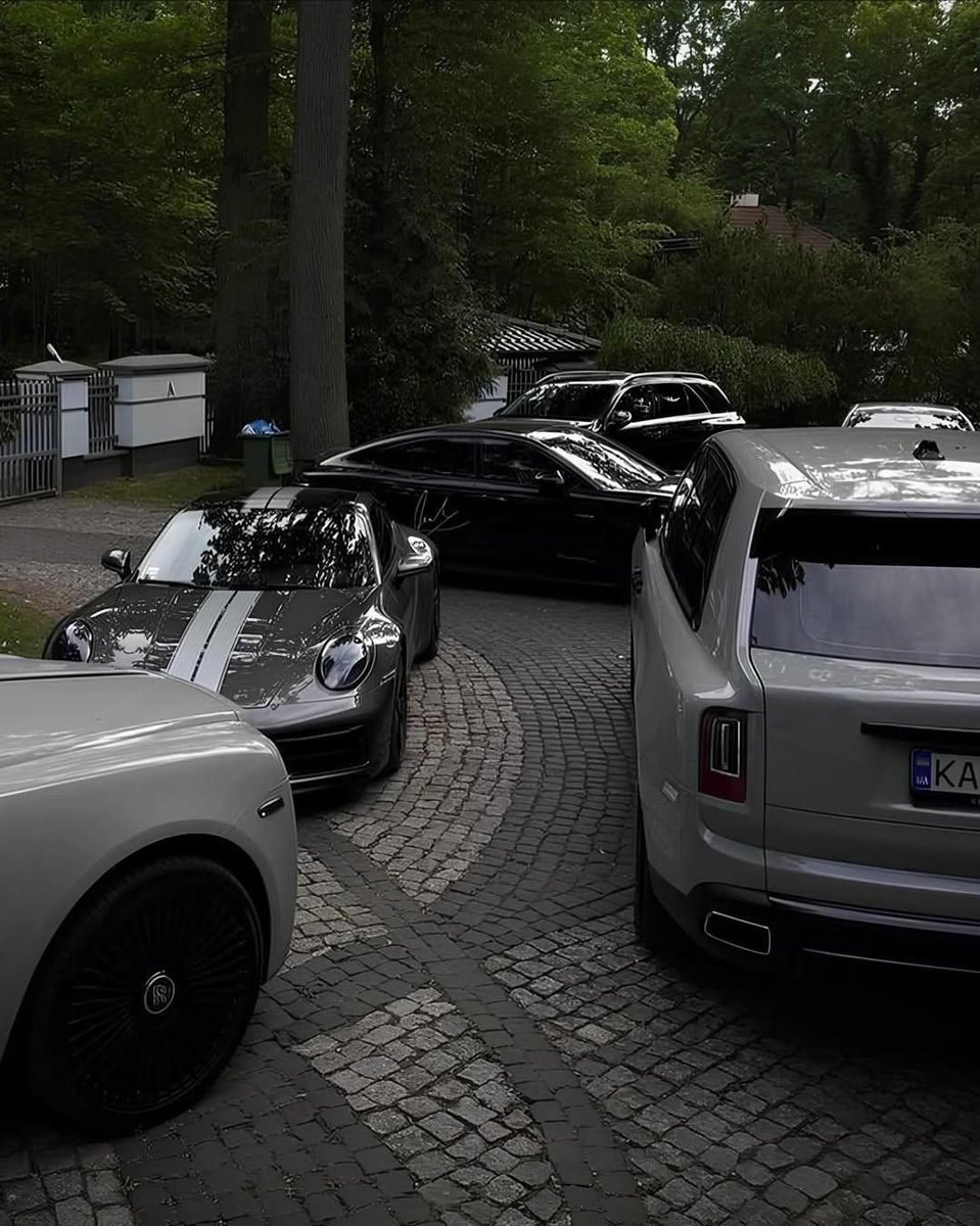 𝒞𝓁𝒶𝓈𝓈𝓎 tweet media