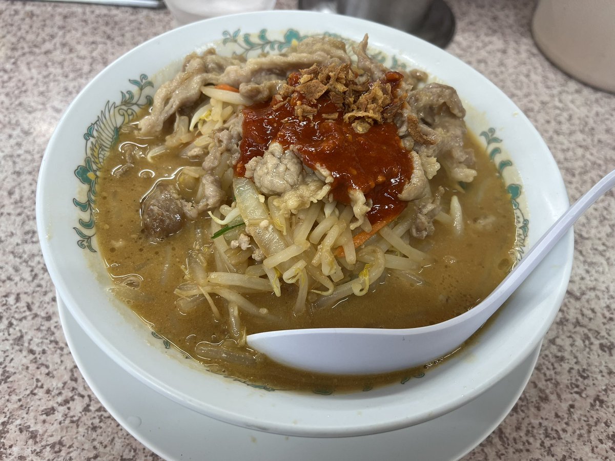 dddds1mr_q's tweet photo. みそ一発2 @千歳船橋 
辛みそ肉タンメンセット

腹パンセット
ノスな味噌味に油通した肉が美味い
パンチというよりはマイルド
野菜は多めもできるがこれは普通
セットの炒飯も濃い街中華な感じでかなり美味い
食事時、汗だく必死、もう夏が近い

#ラーメン #味噌ラーメン #みそ一発2 #千歳船橋 https://t.co/ivIao4tavk