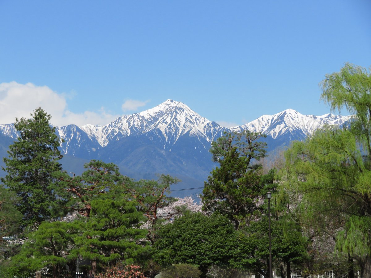 yuki_corp's tweet photo. 久々の松本を堪能してきました。
松本城公園からも常念岳がキレイに見えることに、初めて気づきました。

#管理栄養士 #旅 #松本市 #松本城 #常念岳 #自然 #特定保健指導 #学Being #食コーチング #国宝 #保健師 https://t.co/qGZfM0BayO