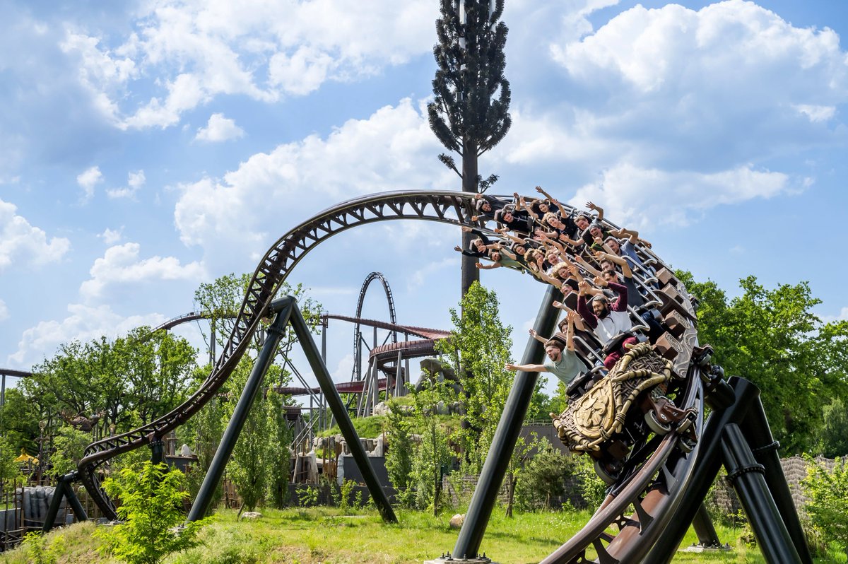 CriticasFrikis's tweet photo. Visitamos @ParcAsterix y entendemos por qué cada vez más gente lo prefiere a Disneyland París.
Atracciones de nivel mundial, tematización fiel a los cómics y precio asequible.
Te contamos toda la experiencia con un formato visual único👇
https://t.co/rfl6gnebz6
#ParcAsterix https://t.co/Lrna36Ms8O