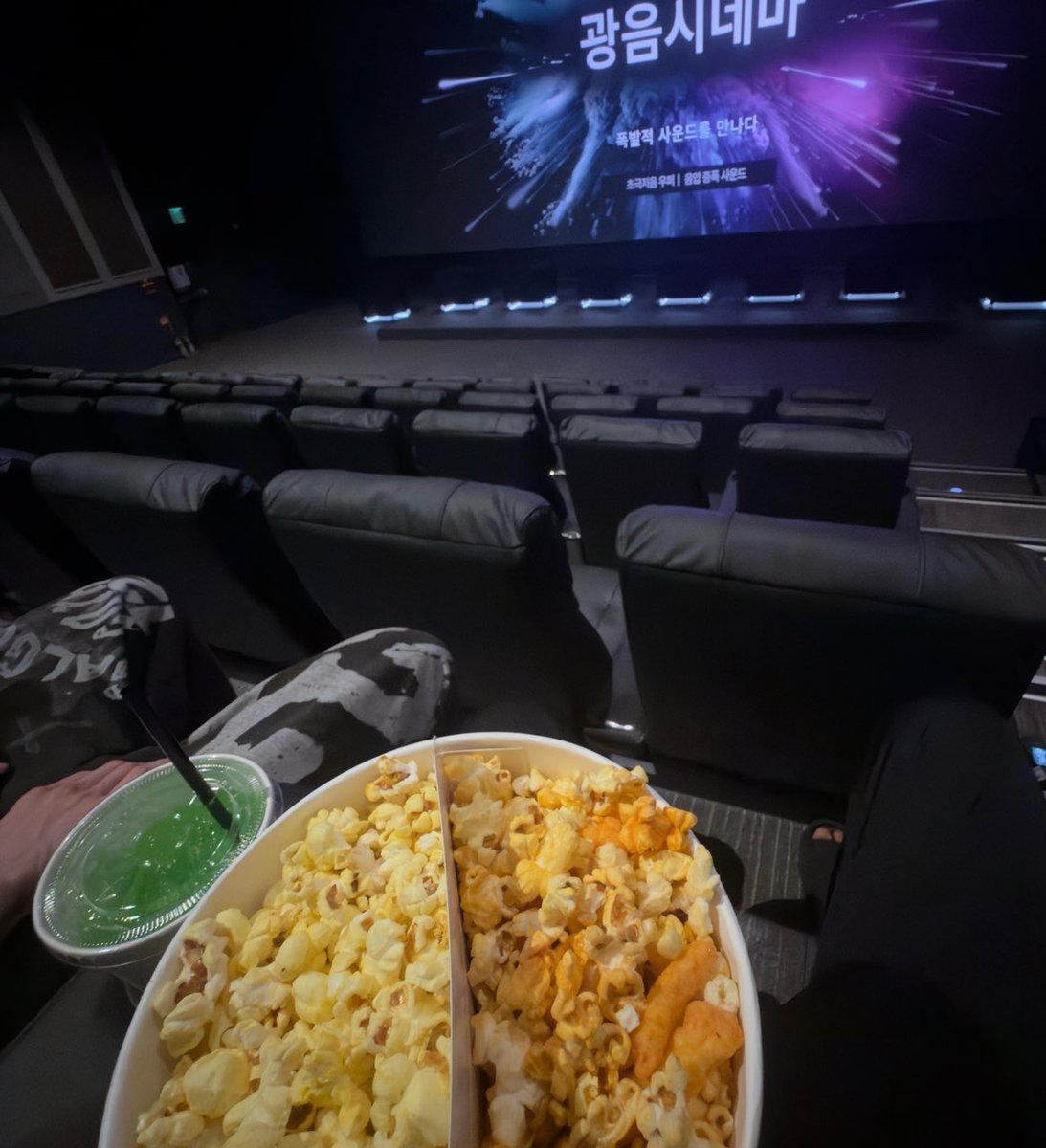 -jnjm

Q. kalo jadi pacar JN, JN pengen dia ngapain?
🐶 cuma cinta aku aja
🐶 harus bahagia
🐶 nonton film horor bareng hehe

DAN YAP😌🙏🏻