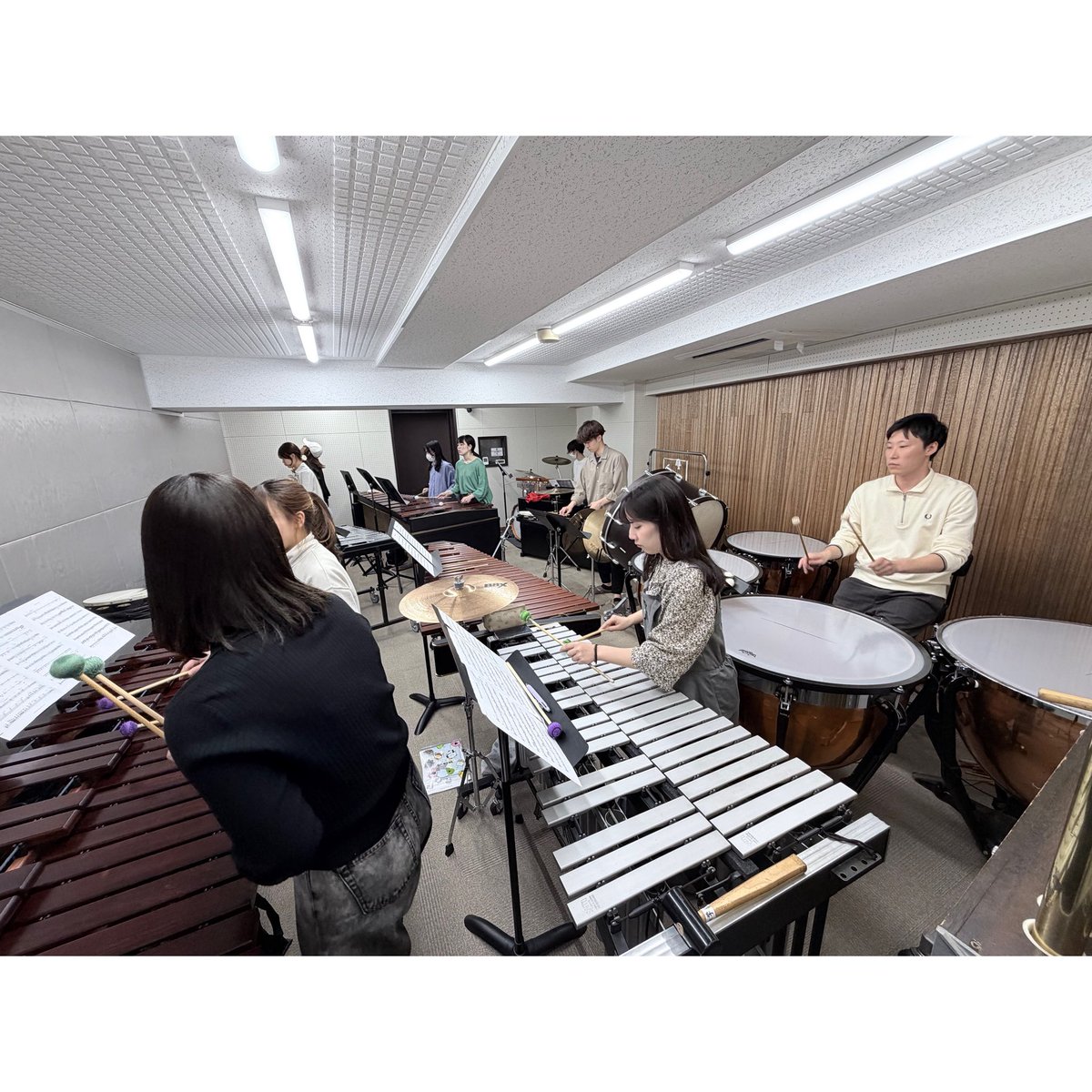 SPEC_0524_perc's tweet photo. 「打楽器のための新・作編曲演奏会」

4/12は「Reflections of Earth」の初合わせでした！

こちらは、ディズニーのテーマパーク〈エプコッ���〉のナイトショーの楽曲で、原曲の良さが存分に活かされた作品となっております🎇
最後には、前後半に分けて通すことができました！

引き続きがんばります🔥 https://t.co/WsRl7AZWQj