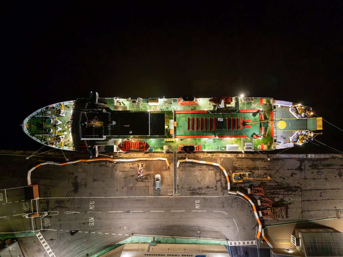 KB_Photos07's tweet photo. Drone images showing CalMac's MV Isle of Arran berthed up at Ayr Harbour during the night sky. This has been berthed up for the last week waiting on a part for the ferry.
#ayr #ayrharbour #calmacferries #isleofarran #ferries https://t.co/BIYXHsp7UM