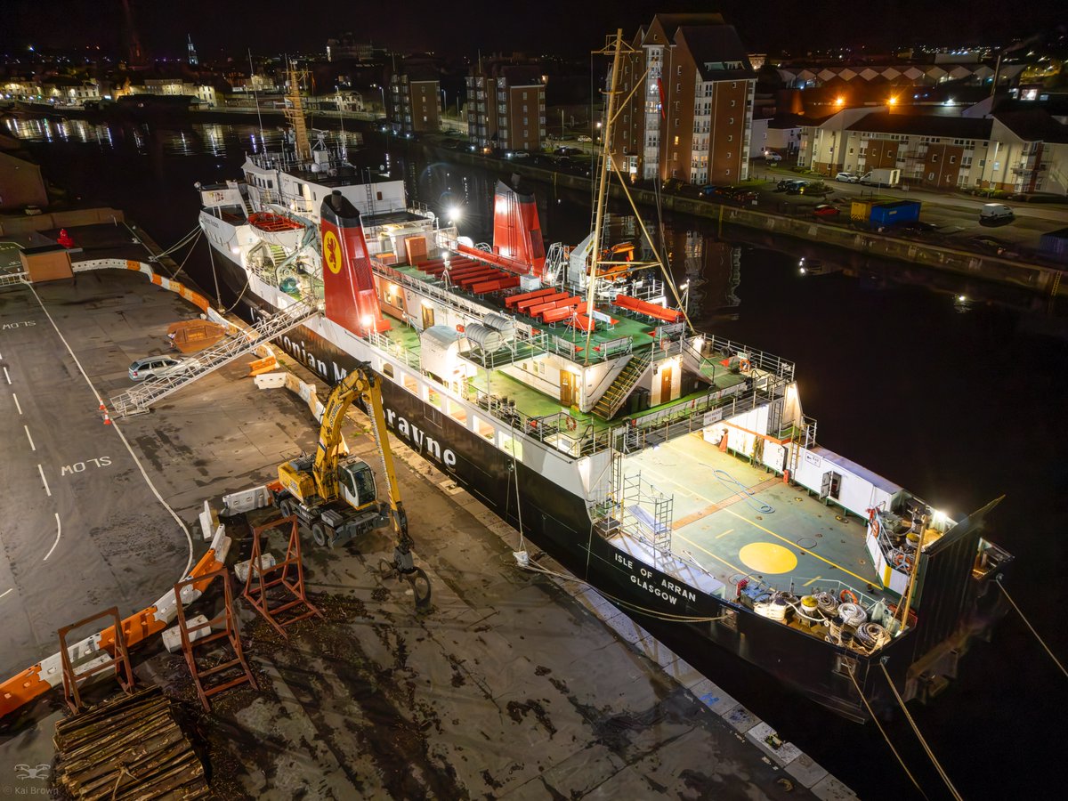 KB_Photos07's tweet photo. Drone images showing CalMac's MV Isle of Arran berthed up at Ayr Harbour during the night sky. This has been berthed up for the last week waiting on a part for the ferry.
#ayr #ayrharbour #calmacferries #isleofarran #ferries https://t.co/BIYXHsp7UM