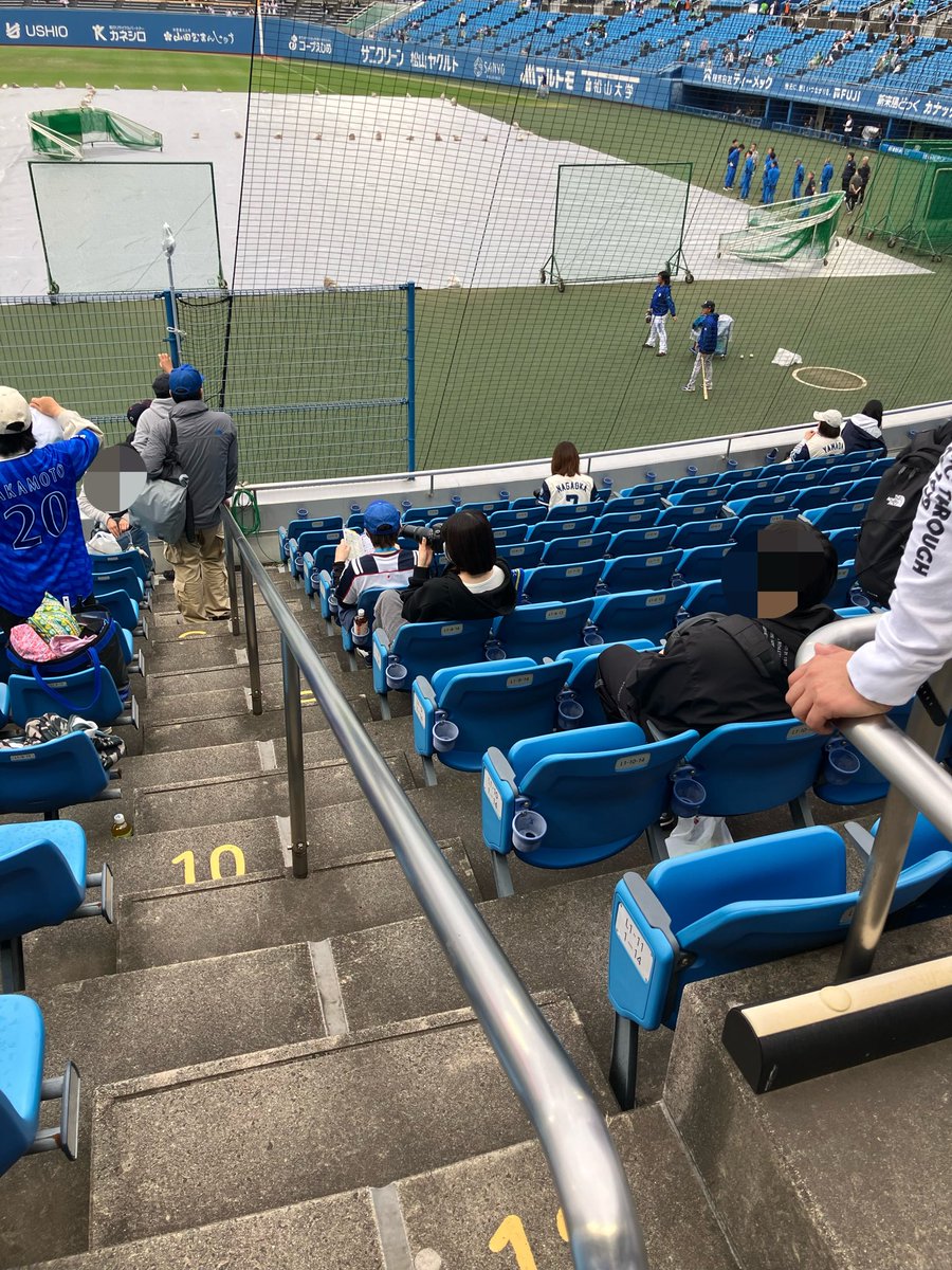 今日はここから松山坊ちゃんスタジアム🏟️。バックネット裏近くの内野席最前列を購入できたので楽しみにしていたら二重の格子でピントが合いません。。よく見えません。。
2026.4.14【DeNA vs ヤクルト】
#baystars #ベイスターズ