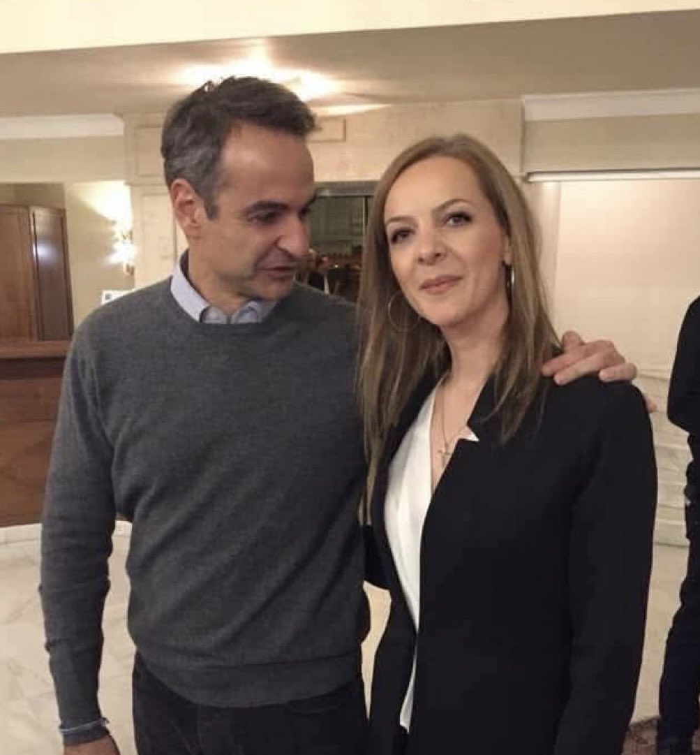 Με την Ποπάρα και την Φεράρι ΤΙ εγινε ρε παιδιά??
Τους χασάπηδες, τους φραπέδες?
Είναι ακόμα στην άκρη μέχρι να ξεχαστεί??
Μα ξεχάστηκε…
Είναι τόσες χιλιάδες τα κυβερνητικά σκάνδαλα, που όλα πλέον γίνονται βαρετά. 
Ο λαός επιβιώνει με κουπόνια και λέει κι ευχαριστώ.