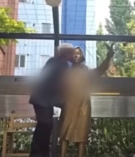 Oli London tweet media