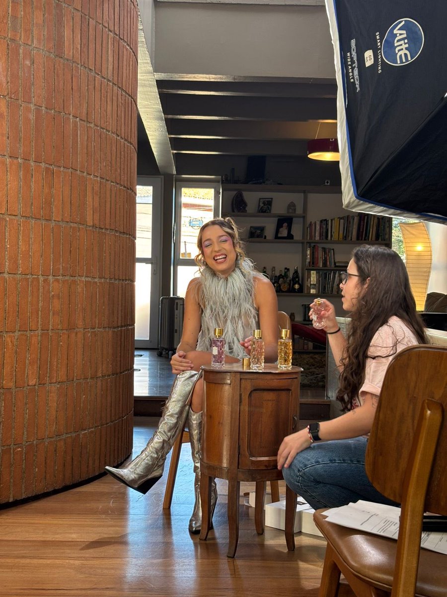 aproveitando que essa produção foi apresentada a vocês ontem pra soltar algumas fotinhos exclusivas dos bastidores 💋

#TeamSami