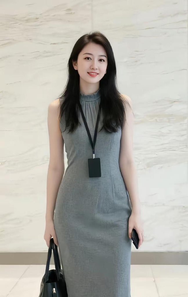 风华正茂的她，

浑身散发着青春的活力与魅力。。