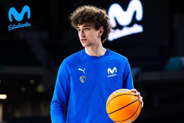 RMarcaAsturias's tweet photo. 🏀 ¡Tiempo para el baloncesto en #DMA!

🔵 Entrevista a Hugo López, jugador del @MovistarEstu, rival del @oviedocb este domingo

🔴 Charlamos con Nacho Galán, entrenador del @CirculoGijon 

#DirectoMarcaAsturias https://t.co/3ZPkINp455