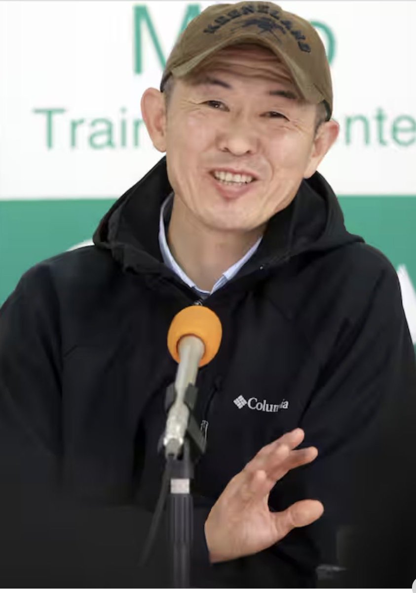 草野球する松山不弘平 tweet media