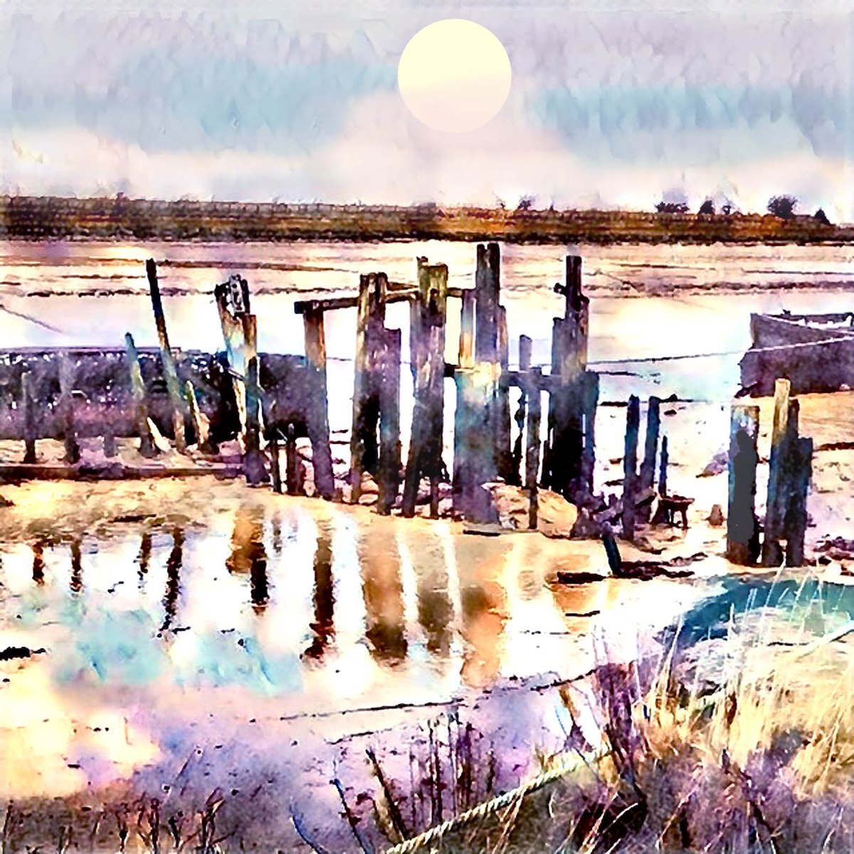 RuthMcDonald1's tweet image. Damp on the marshes today a fine rain covering all - bring on the sunshine 
#marshes #marshland #rain #wednesday #dawn #Faversham #kent #painting #reflections #artist #artwork