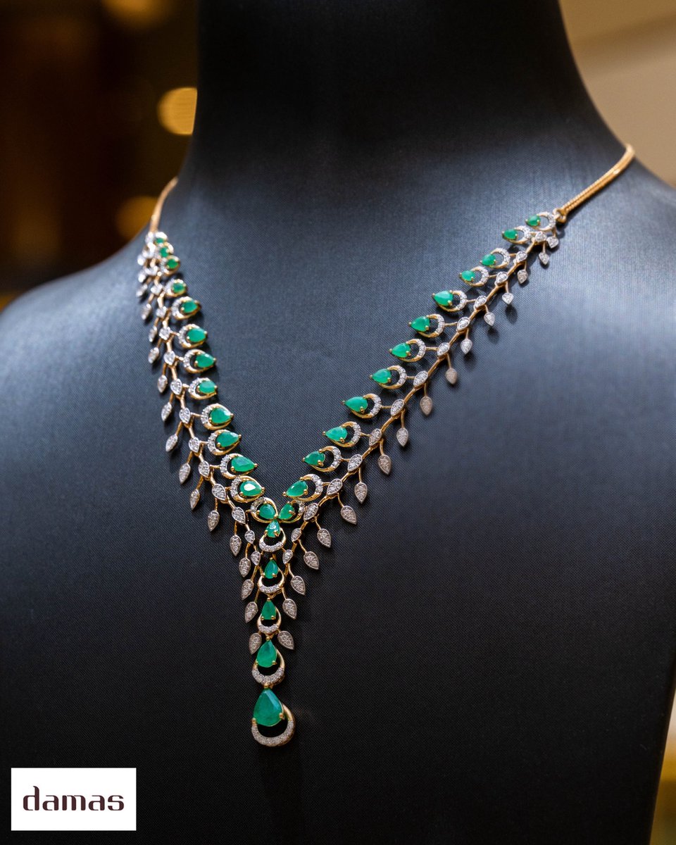 DalmaMall's tweet image. Find the perfect set for your next celebration at Damas Jewellery in Dalma Mall, from statement necklaces to matching earrings with timeless elegance and shine.

📍Ground Floor, Dalma Mall

#FineJewellery #Tradition #Gifting #DalmaMall #InAbuDhabi