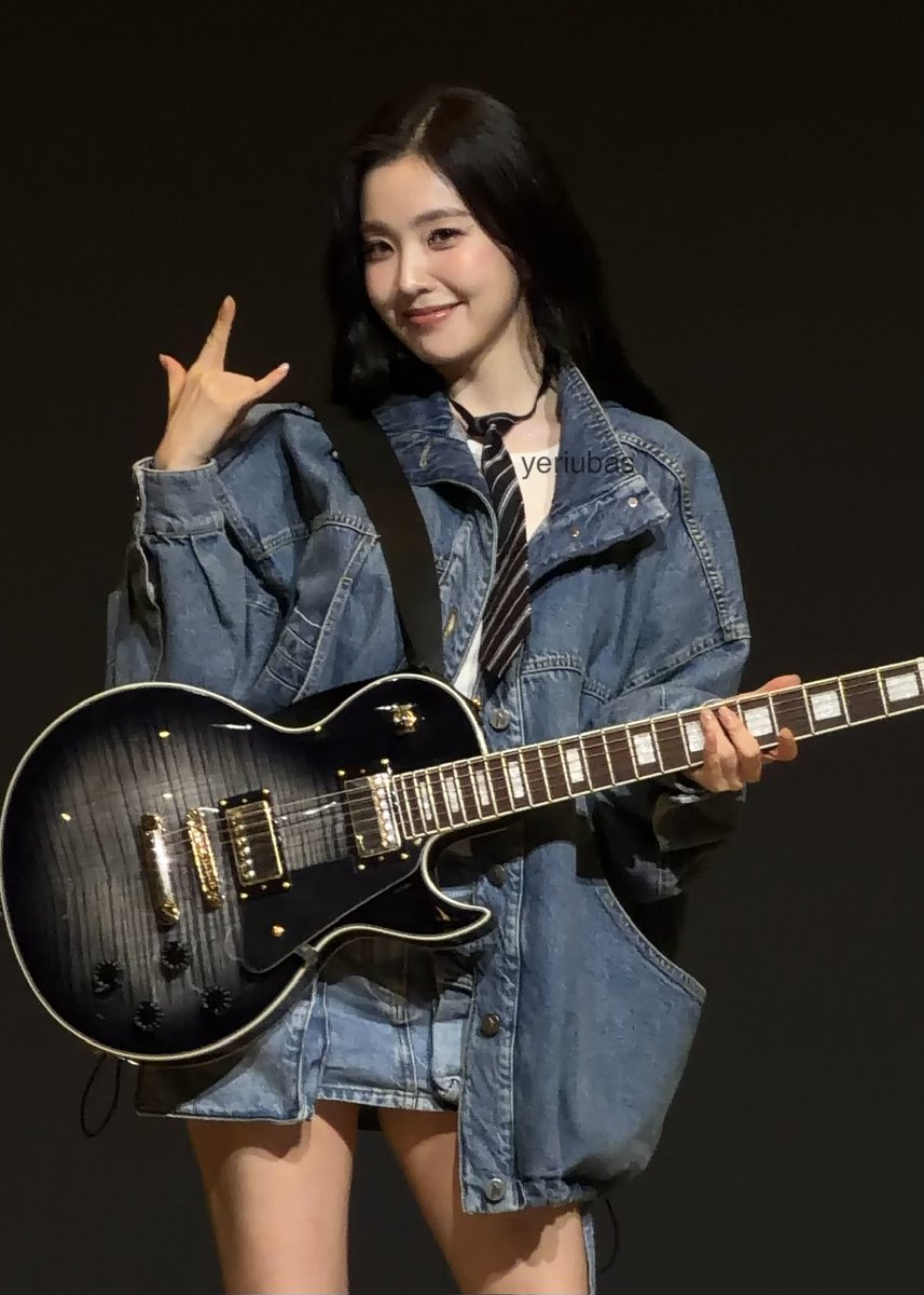 yeriubas's tweet photo. I was slowing down towards the end after having my notes smudged, so she said the last part “나란히 곁에” with me 🥲

Among other things, I also congratulated her for the win!!! She was so so so smiley and happy this day!!! Everyone was smiling until the end 🥹🫶

#IRENE #아이린 https://t.co/JQwYols5Wg
