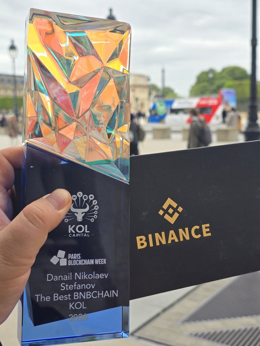 revolut20's tweet image. Let's keep building #BNBCHAIN #Binance 

Thank you Binance Team France for some of the Presents as well 💪🔥🏆