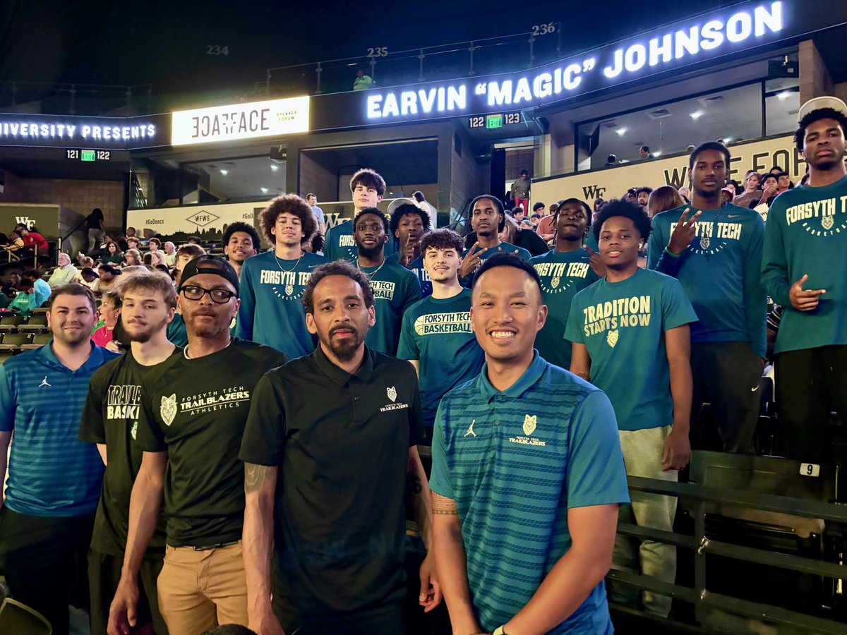 ForsythTechAth's tweet photo. Our 🏀 team enjoyed an excellent @FacetoFaceWFU event last night with @MagicJohnson &amp; @JayBilas!

Special thanks to our great supporter Sue Henderson for the tickets &amp; shout out!

#APlaceOfPromise https://t.co/UVJzRwLJct