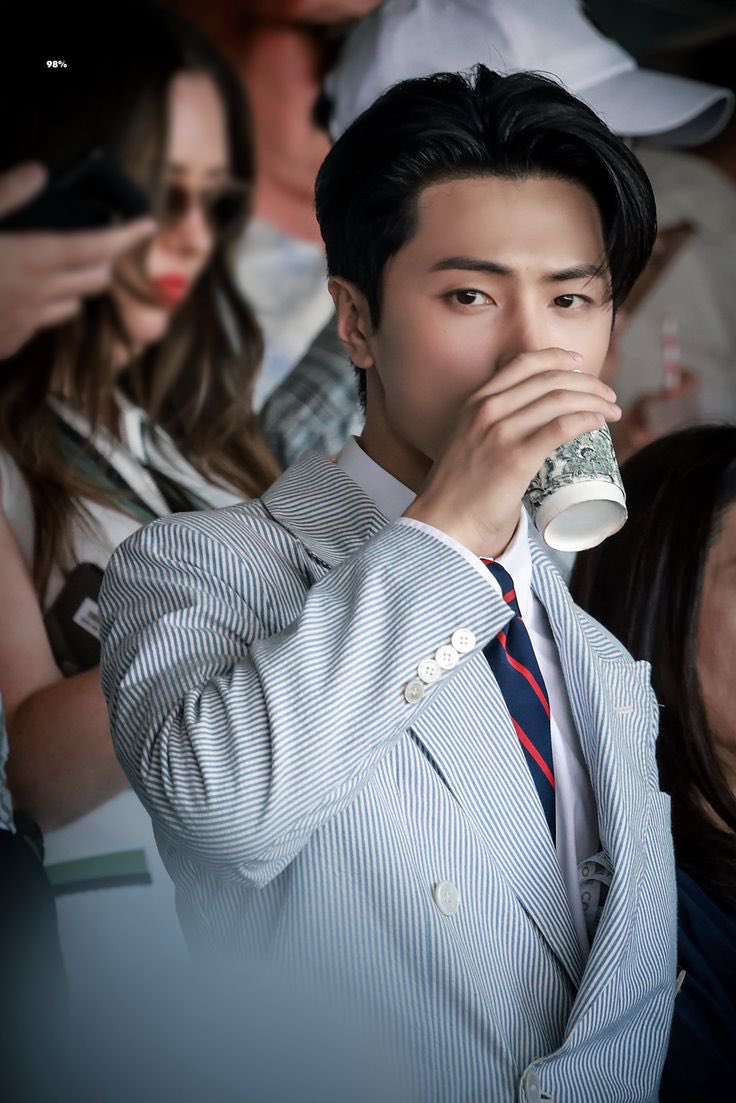 oh american crazy rich since day 1😭😭😭