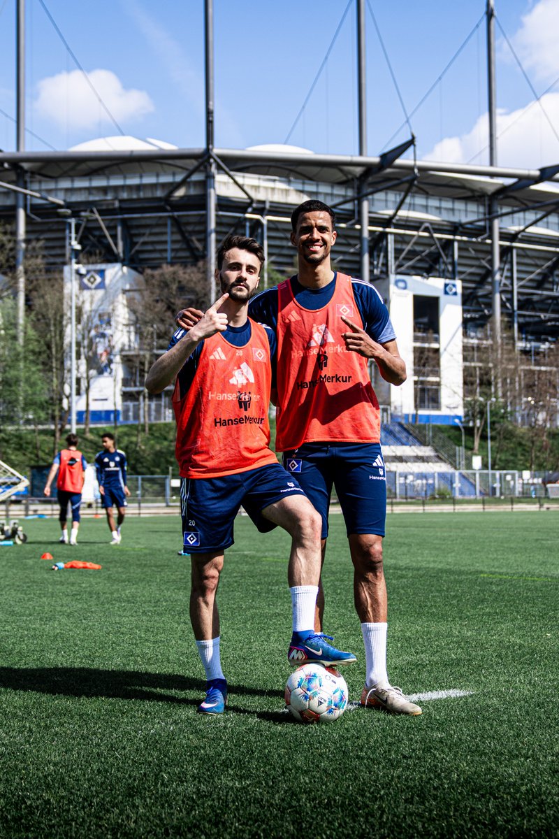 HSV's tweet image. Heutiges 𝐒𝐢𝐞𝐠𝐞𝐫-𝐃𝐮𝐨 🏆

#nurderHSV #Training