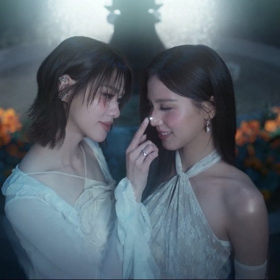 lena 🦋 tweet media