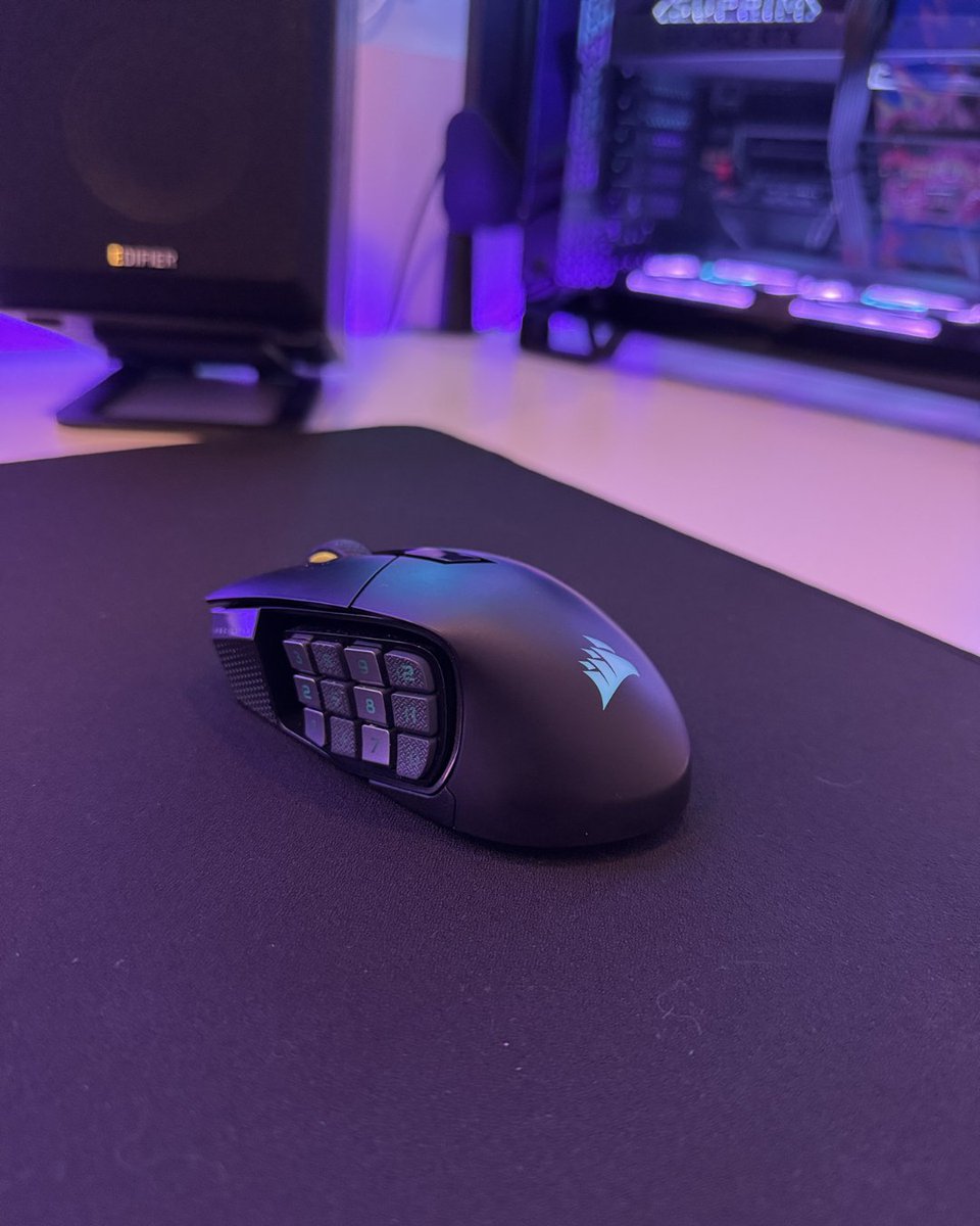 Corsair_BR's tweet image. Ter um setup Corsair e não passar 20 minutos testando combinações de cores no iCUE antes de abrir o jogo é humanamente impossível. 

Qual a sua cor de hoje? 🎨

#Corsair #SetupGaming #RGB