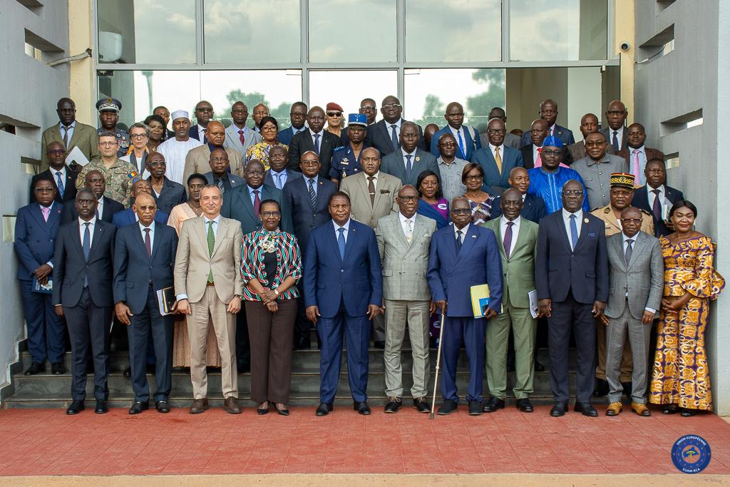 EUAM_RCA's tweet image. EUAM RCA strengthens DDRR/SSR coordination at the 12th Strategic Committee session, contributing to alignment among stakeholders and coherence across processes.
#Coordination #Security #EUAMRCA
