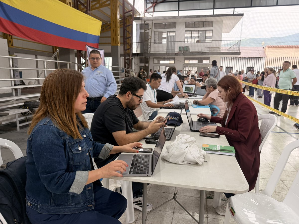 ACatastralCund's tweet image. #AEstaHora La #ACC, en articulación con @GobCundinamarca, liderada por @JorgeEmilioRey, adelanta mesa de diálogo y atención a la ciudadanía en Tocaima. Escuchamos, atendemos y cumplimos compromisos. #SomosUnGobiernoCercano