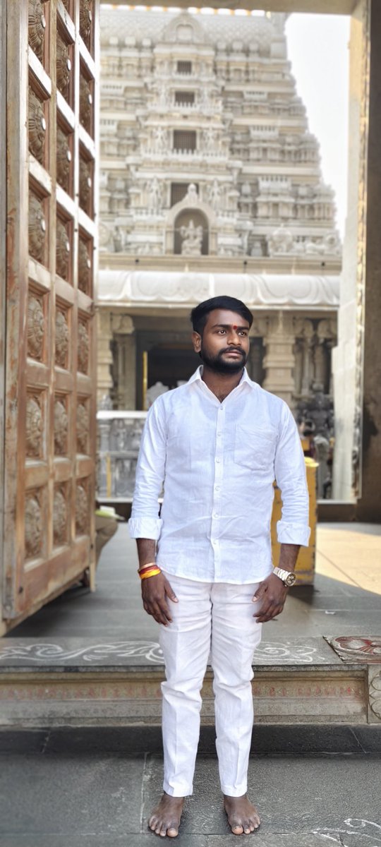 BangariSai's tweet photo. 🕉️ offered prayers and took blessings from Sri Lakshmi Narasimha Swamy at Yadagirigutta Temple👣🙏🌼✨
.
.
.
.
.
.
.
.
.
#Yadagirigutta
#Yadadri
#YadagiriguttaTemple
#YadadriTemple
#LakshmiNarasimhaSwamy
#NarasimhaSwamy
#TelanganaTemples
#SpiritualJourney
#DivineBlessings
#Temple https://t.co/ffoe3UvA13